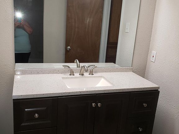 5th image of 3002 Woodstone Dr