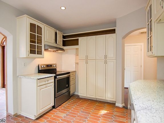 3rd image of 105 Argyle Pl