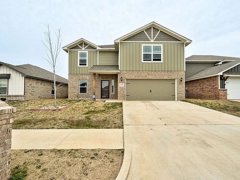 1609 Maroon Dr — Photo 2