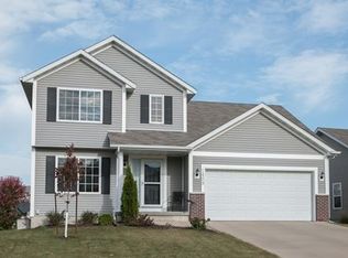 1409 Woolridge Dr, Coralville, IA 52241
