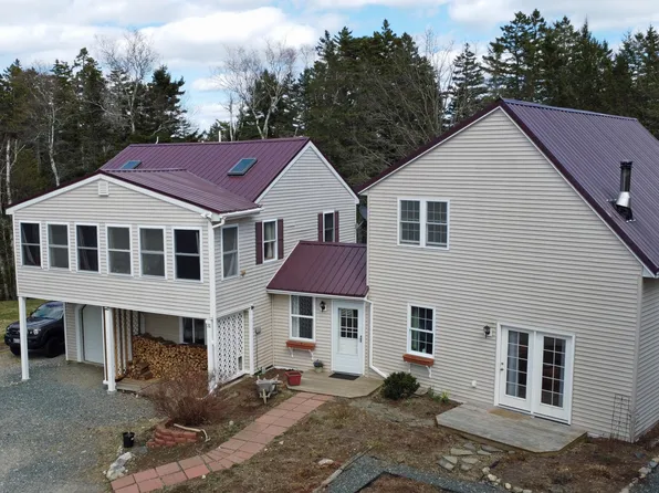 31 Kingsley Farm Road, Gouldsboro, ME 04607