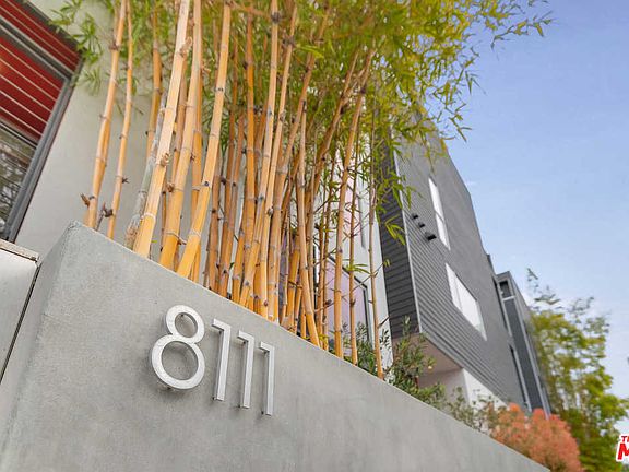 5th image of 8111 Romaine St