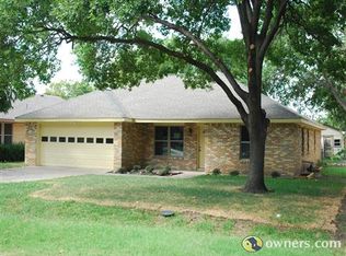 310 Nunez Dr, Grand Prairie, TX 75051