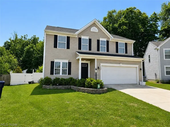 132 Westwood Cir, Tallmadge, OH 44278