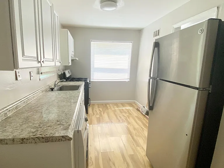 2304 Glendale Ter #2304 — Photo 7
