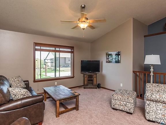 4th image of 1005 W Whispering St