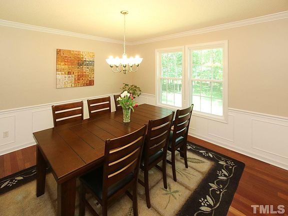 3rd image of 114 Balsam Ct