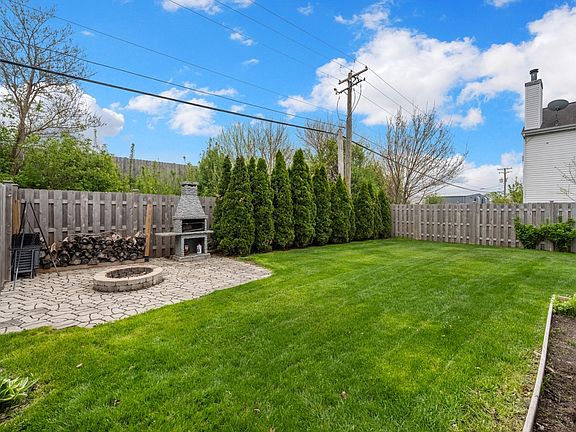 4th image of 702 Windsor Ln