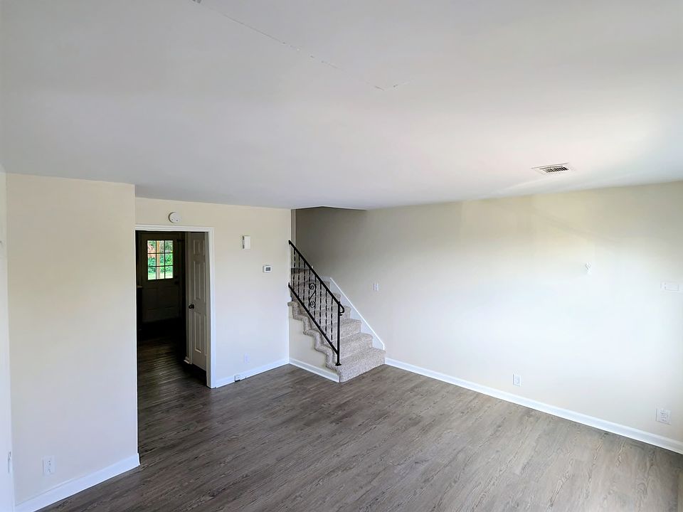 1st image of 329 Lake Farm Rd