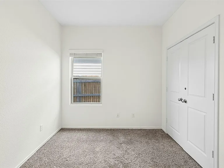 513 Circle Way — Photo 15