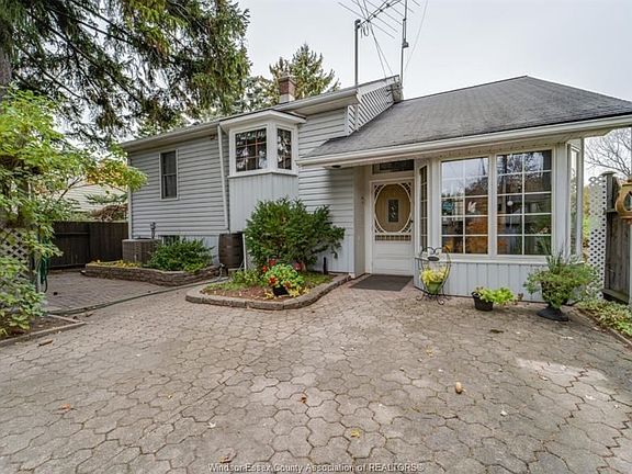 4th image of 862 Riverdale Ave