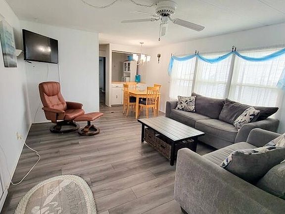 2nd image of 703 Periwinkle Cir