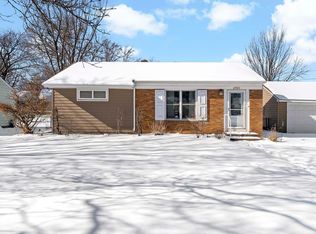 2945 Simpson St, Roseville, MN 55113
