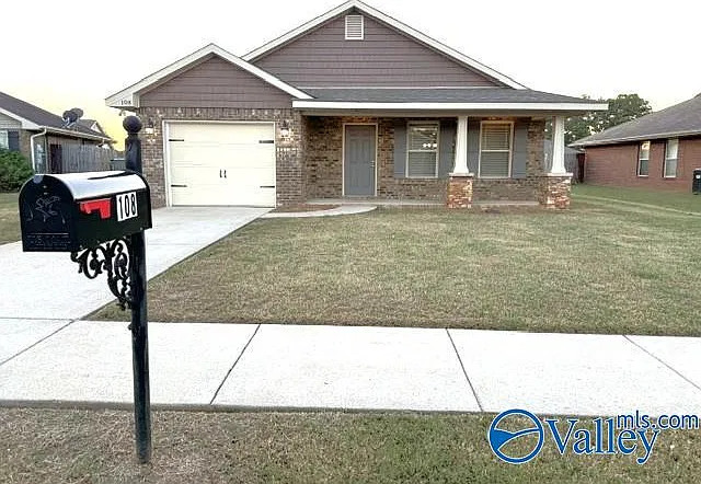 3 bed, 2.0 bath, 1388 sqft, $1,545 — Photo 1