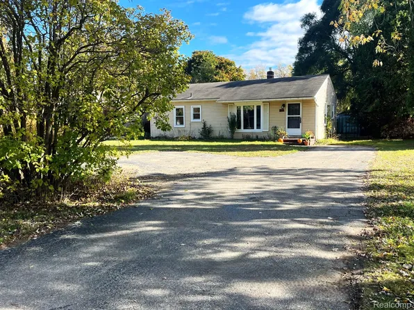 853 Merritt Ave, Lake Orion, MI 48362