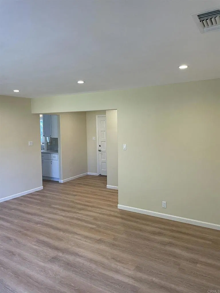 3 bed, 1180 sqft, $3,200 — Photo 3