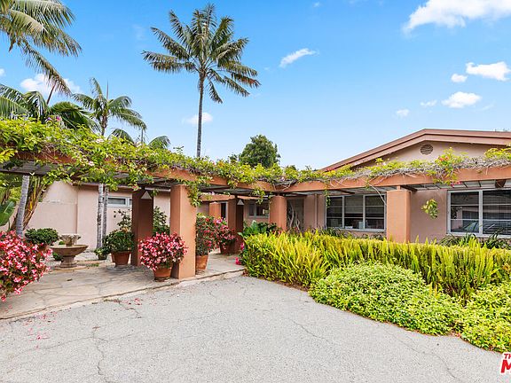 4th image of 7122 Dume Dr
