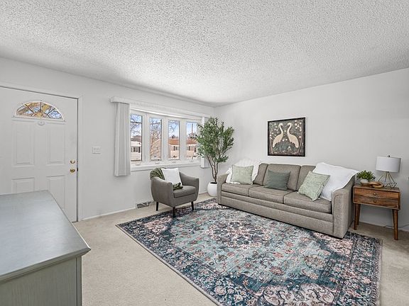 4th image of 2924 N Lincoln Ave