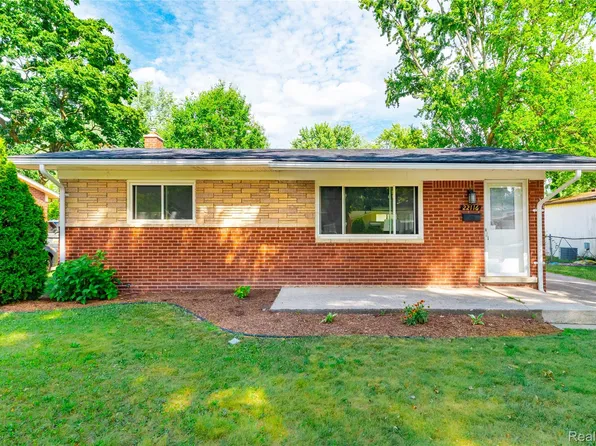 22116 W Brandon St, Farmington Hills, MI 48336