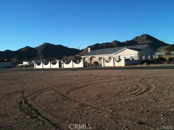 15542 Kiamichi Rd, Apple Valley, CA 92307
