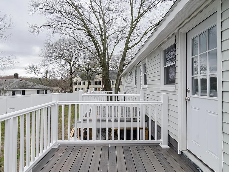 67 Rhodes Cir — Photo 9