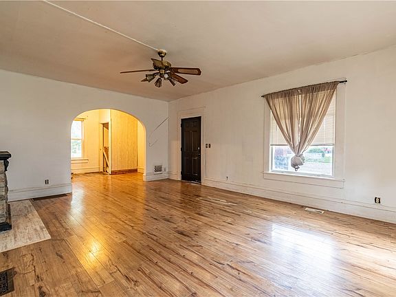 3rd image of 163 W Bell St