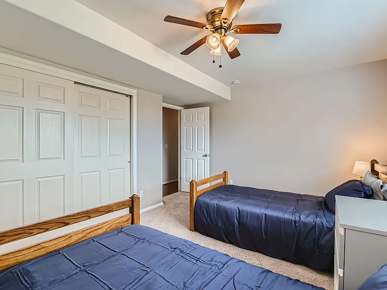 284 Dover Ct — Photo 24