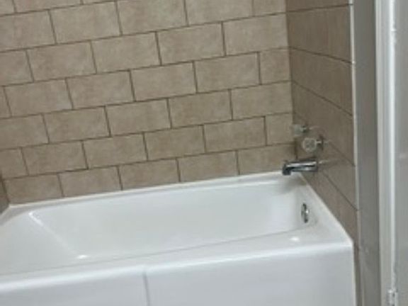 2nd image of 5306-5308 Hamilton Ave #5306-1A