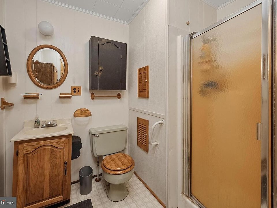 37th image of 277 Cheeks Ln