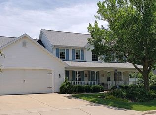 1341 Applewood Dr, Menasha, WI 54952