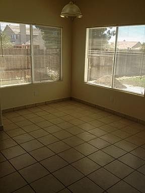 4th image of 2093 Greenbriar Dr
