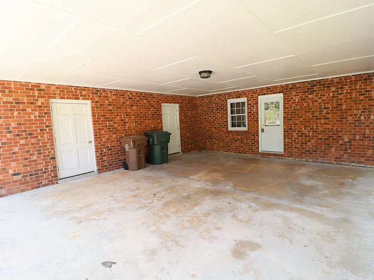 116 Shirley Dr — Photo 3