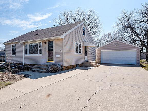 2nd image of 1524 Maplecrest Dr