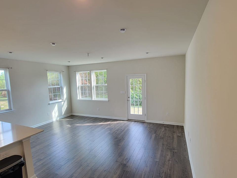 1st image of 121 Mazzeo Dr