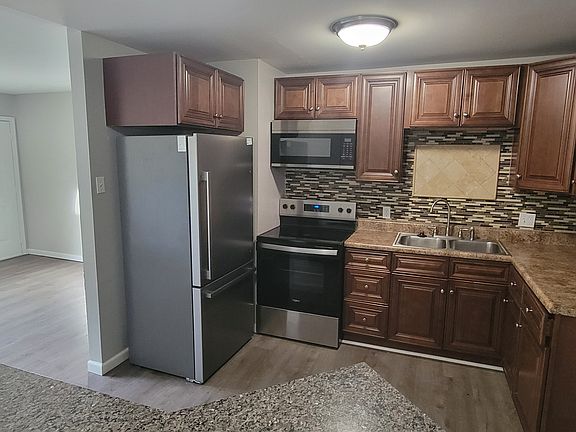 3rd image of 1431 Plaza Pl