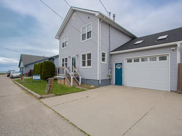 7886 Inglewood Dr, Clay, MI 48001
