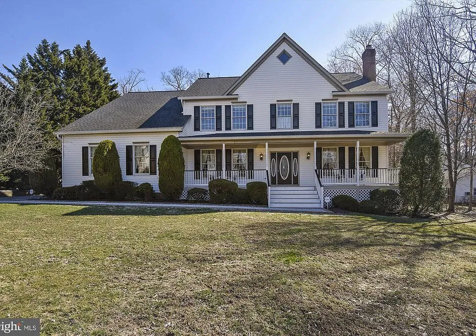 7154 Woodland Dr