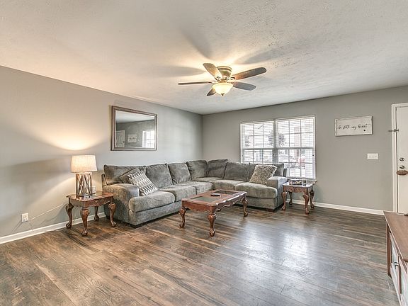 4th image of 364 Arapaho Dr