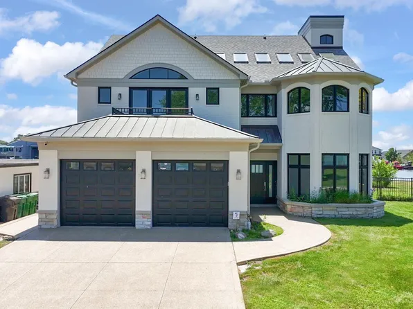 32824 N River Rd, Harrison Township, MI 48045