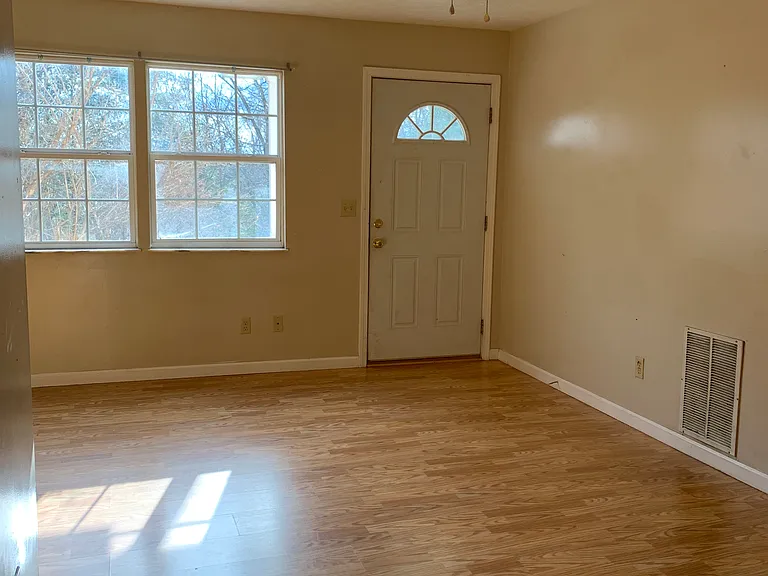 151 Cove Dr #4 — Photo 3