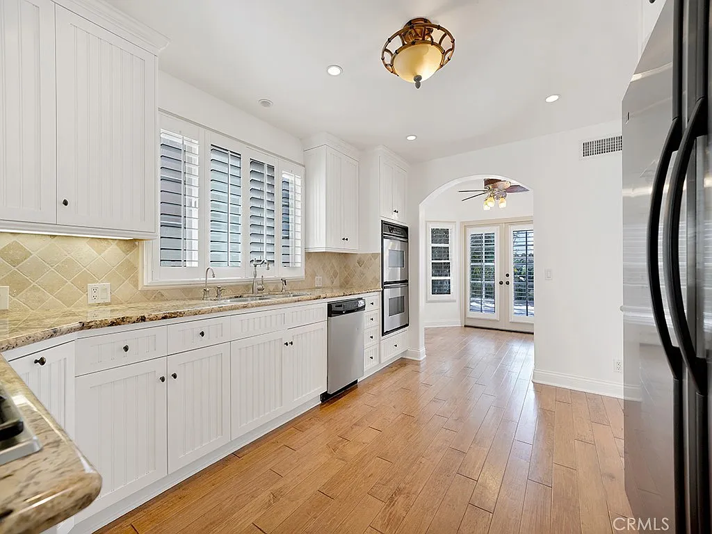 4 bed, 4.5 bath, 3572 sqft, $15,500 — Photo 3