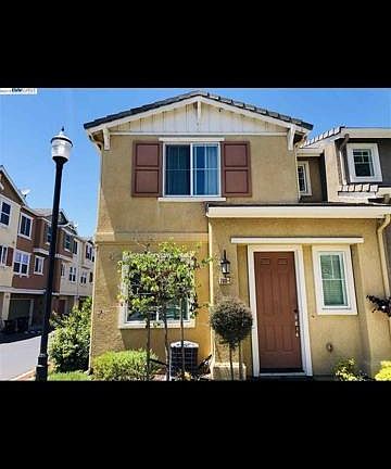 2nd image of 700 Old Oak Ln Unit 1