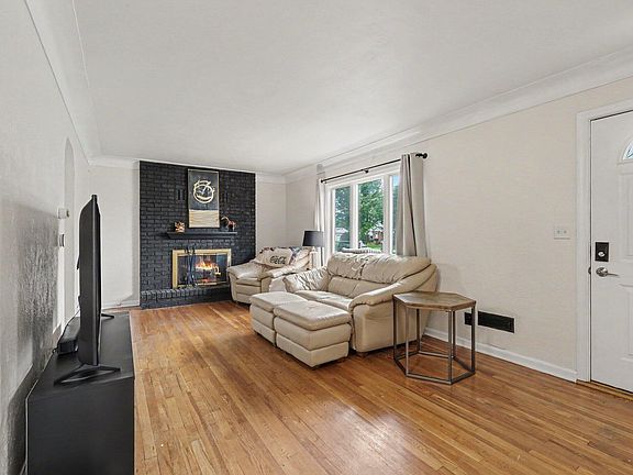 4th image of 8126 Lorac St