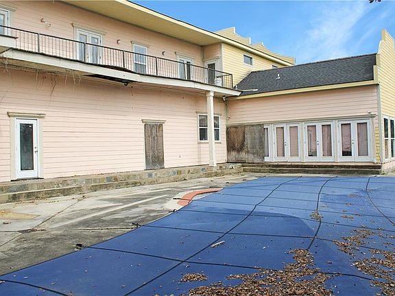 5th image of 4928 Cartier Ave