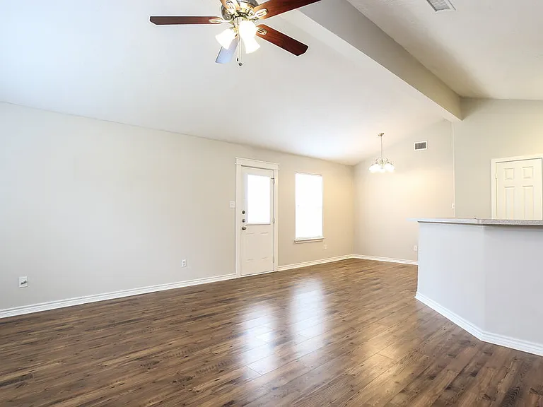 4723 Comal River Loop — Photo 7