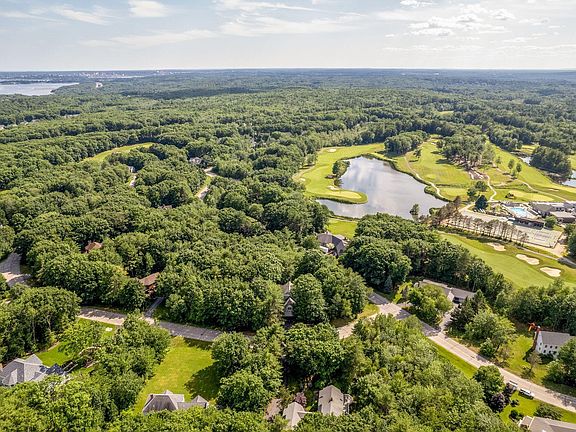 4th image of 18 Oakmont Drive