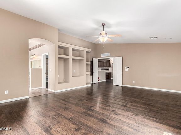 4th image of 2245 W CAMERON Boulevard