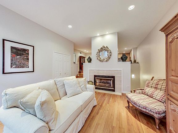 2nd image of 125 W Oak St APT D