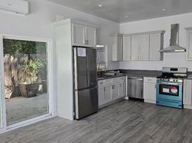 214 Valle Vista Ave, Monrovia, CA