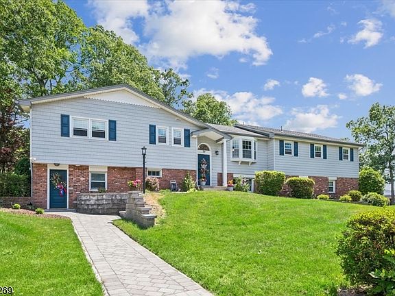 2nd image of 34 Woodlawn Ter